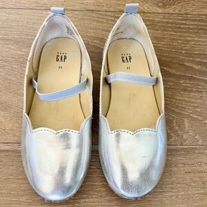 Scalloped Metallic Leather Shoes